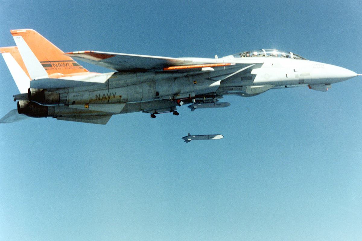 전투기에서 발사되는 MALD 미사일 사진 출처 = 'EW Technology'.jpg