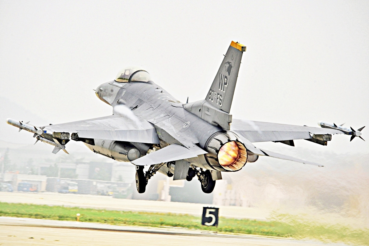 F-16.jpg