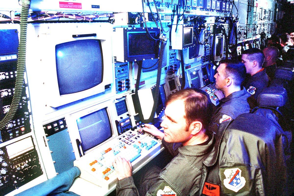 RC-135W 리벳 조인트의 내부 위키백과.jpg