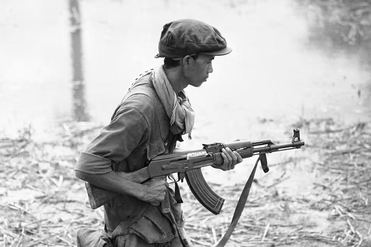 베트남 전에 사용된 ak-47.jpg