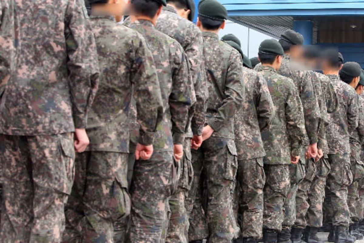 한국경제 육군 병사.jpg