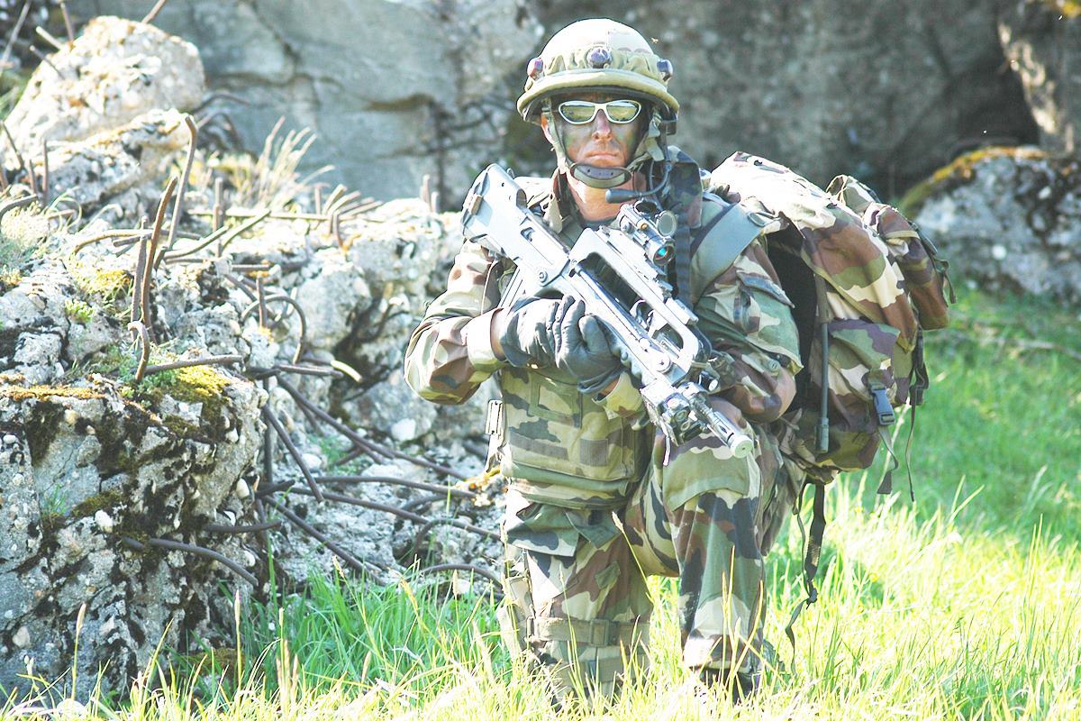 훈련 중인 프랑스 군인 위키미디어.jpg