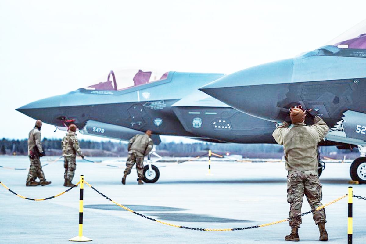 미군에서 운용하는 F-35 전투기 Reuters.jpg