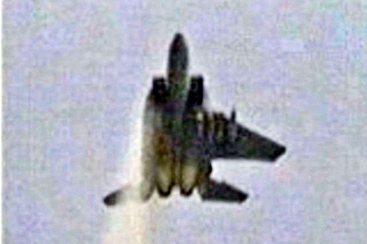 날개 하나로 착륙한 F-16 인사이트.jpg