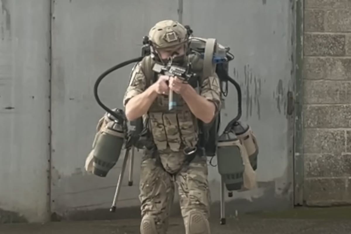 시제트수트를 사용하지 않을 시 Gravity Industries.jpg