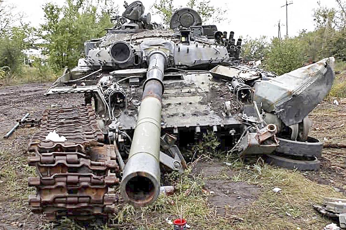 파괴된 러시아 전차.jpg