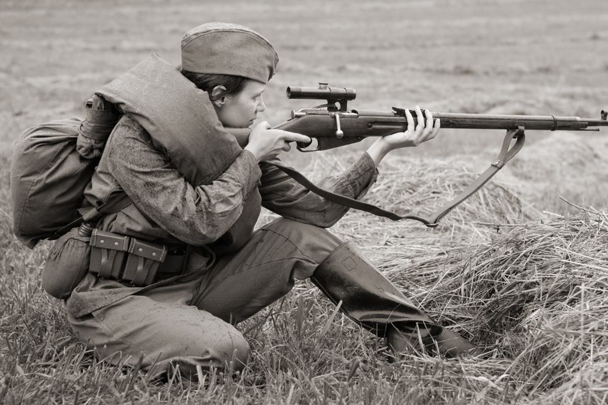 모신나강을 제식으로 사용한 소련군.jpg