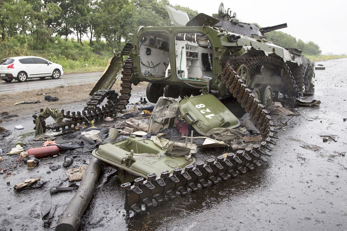파괴된 러시아 장갑차.jpg