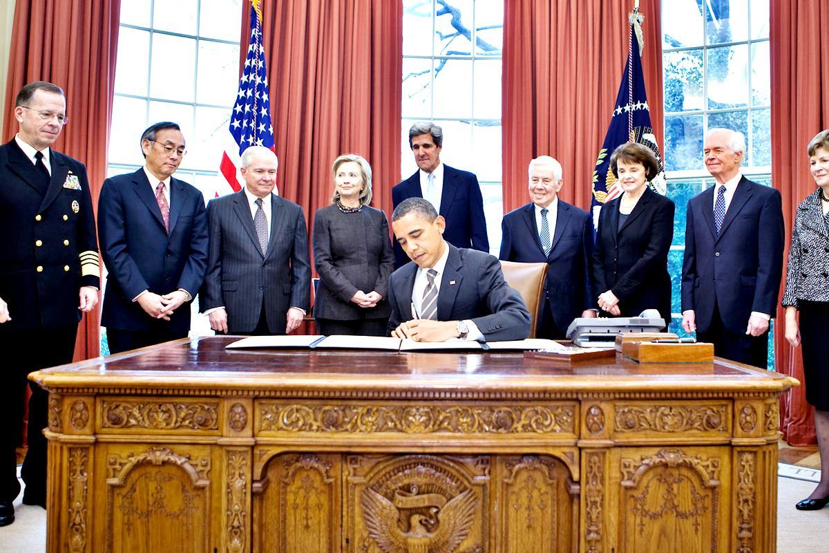 핵무기 통제조약, 뉴스타트에 서명하는 오바마 전 미국 대통령 Obama White House Archieve.jpg