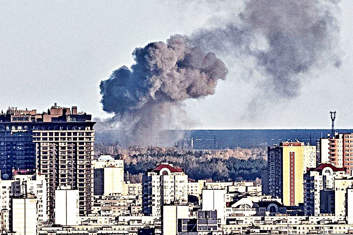 러시아의 미사일 공격을 받은 우크라이나 The Wall Street Journal.jpg