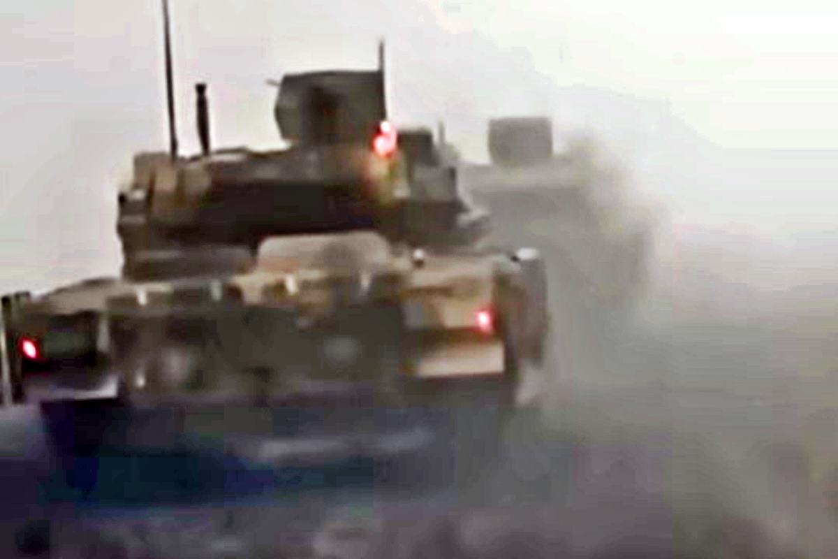 차T-14로 추정되는 전차 Youtube Hindustan Times.jpg