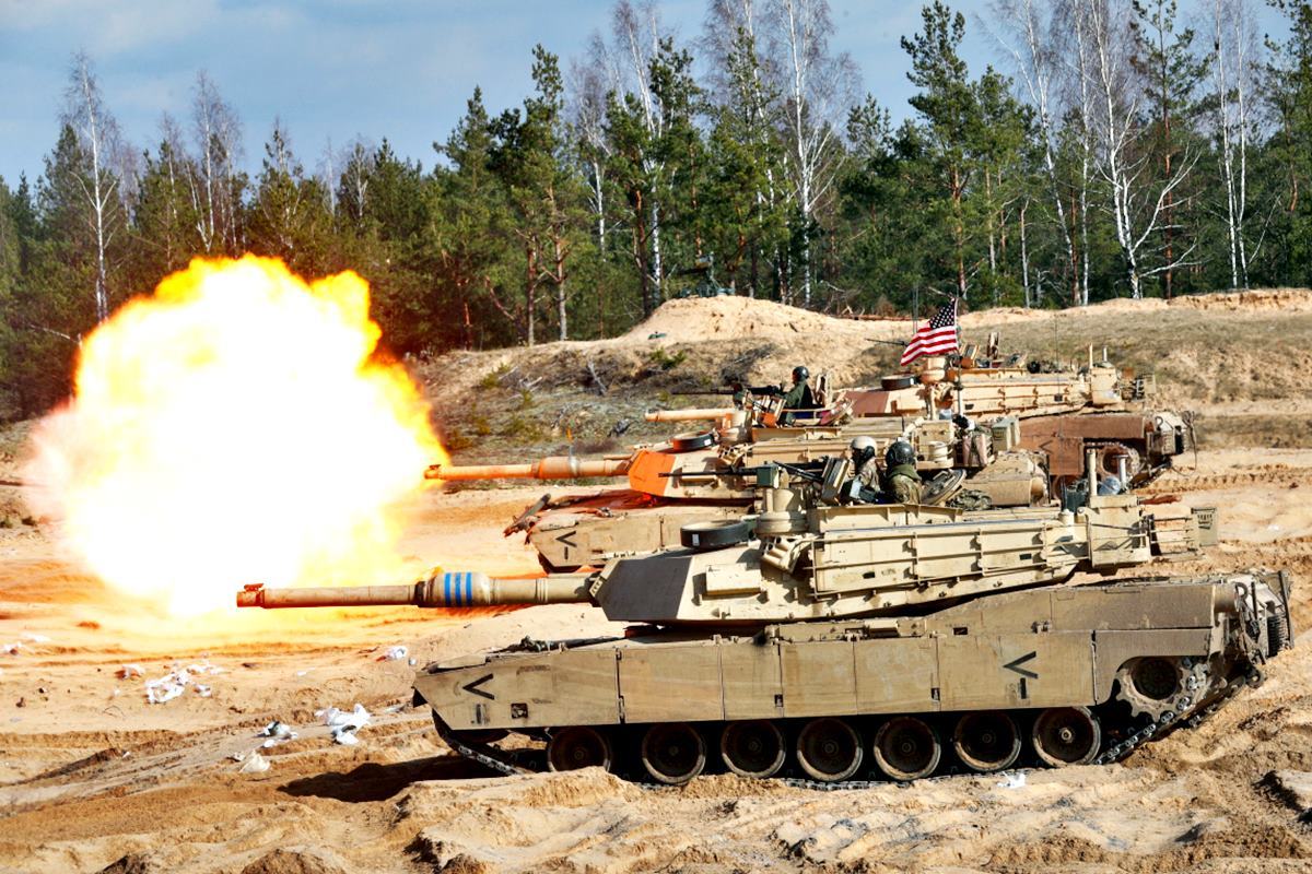 미국으로부터 증여 받은 M1A1 에이브럼스 전차 로이터.jpg