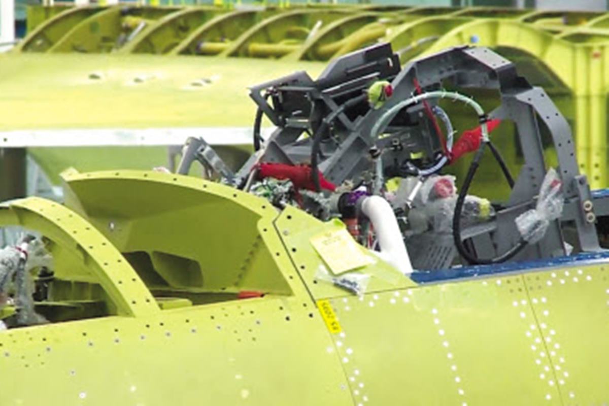 한국항공우주 KF-21 자동 공정.jpg