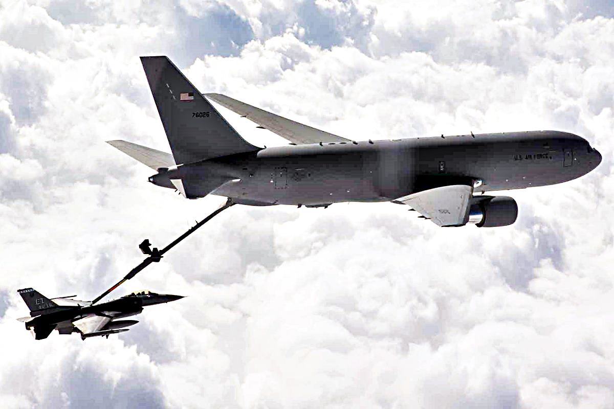 KC46 공중급유기 Military.com.jpg