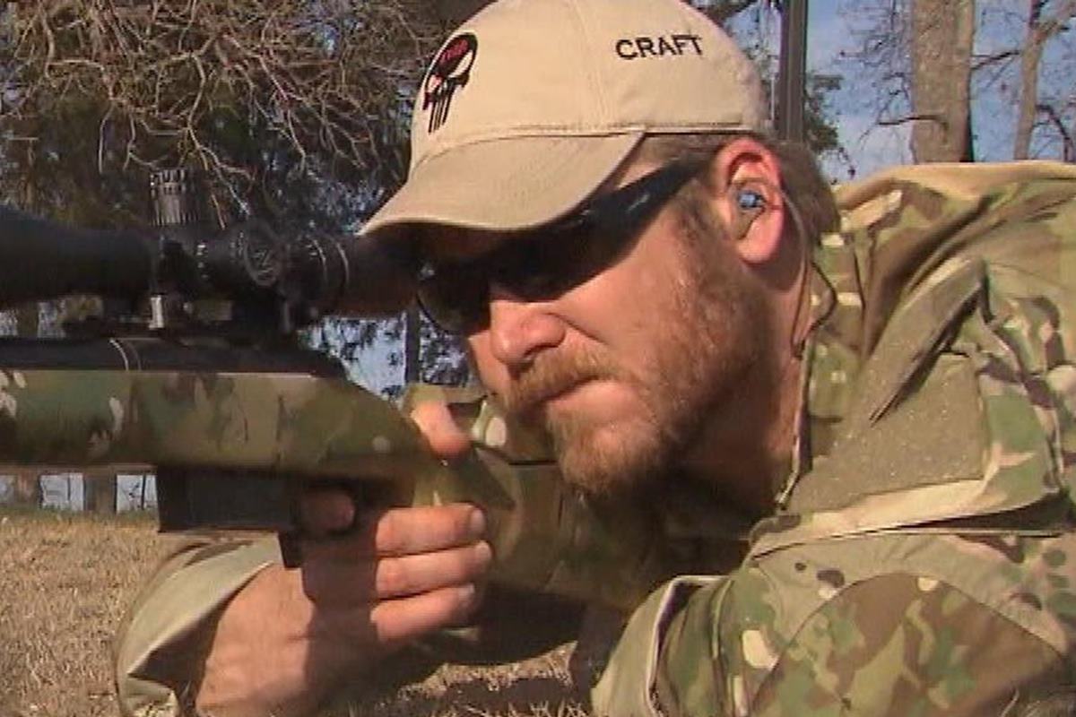 저격 중인 크리스 카일 Inside Edition.jpg