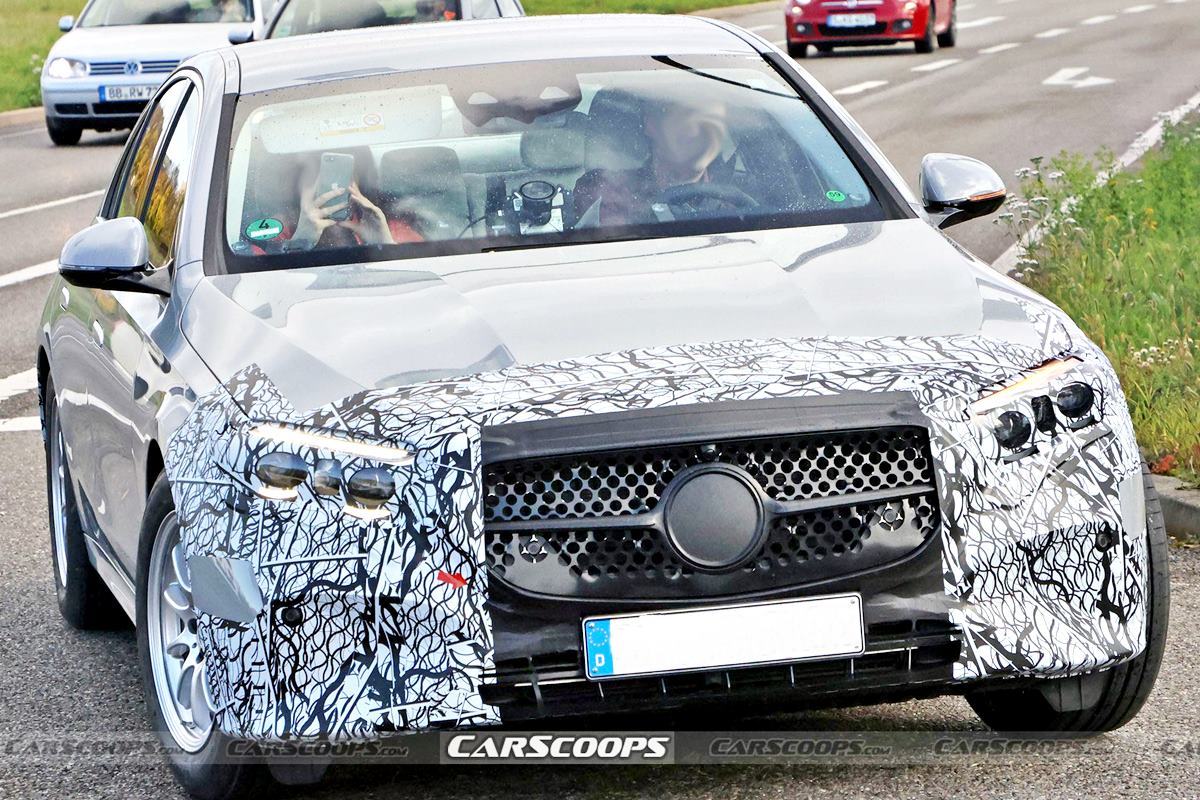 신형 E클래스 위장막 Carscoops.jpg