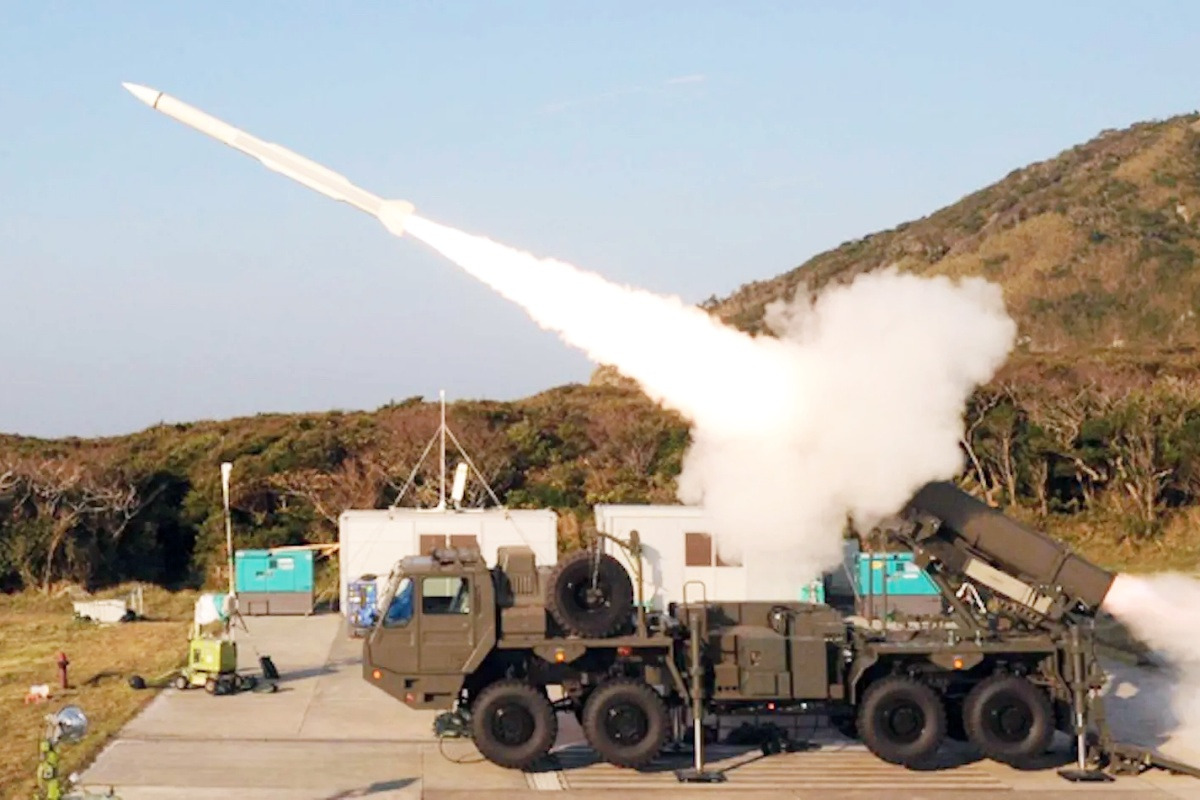 차량을 통해 발사되는 미사일 사진출처 아시아 타임즈.jpg