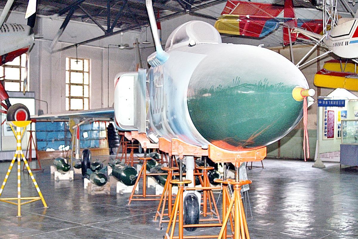 노후화된 중국 전투기 Skytamer Images.jpg