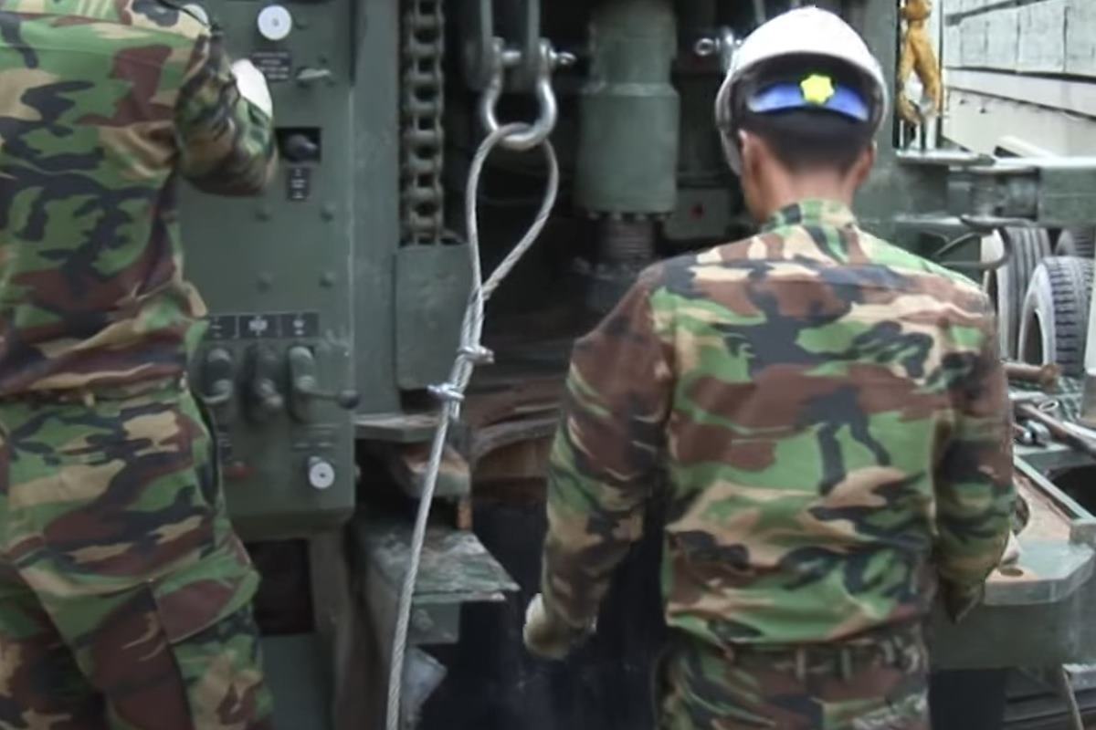 시추 중인 313시추대대 EBS 다큐멘터리.jpg