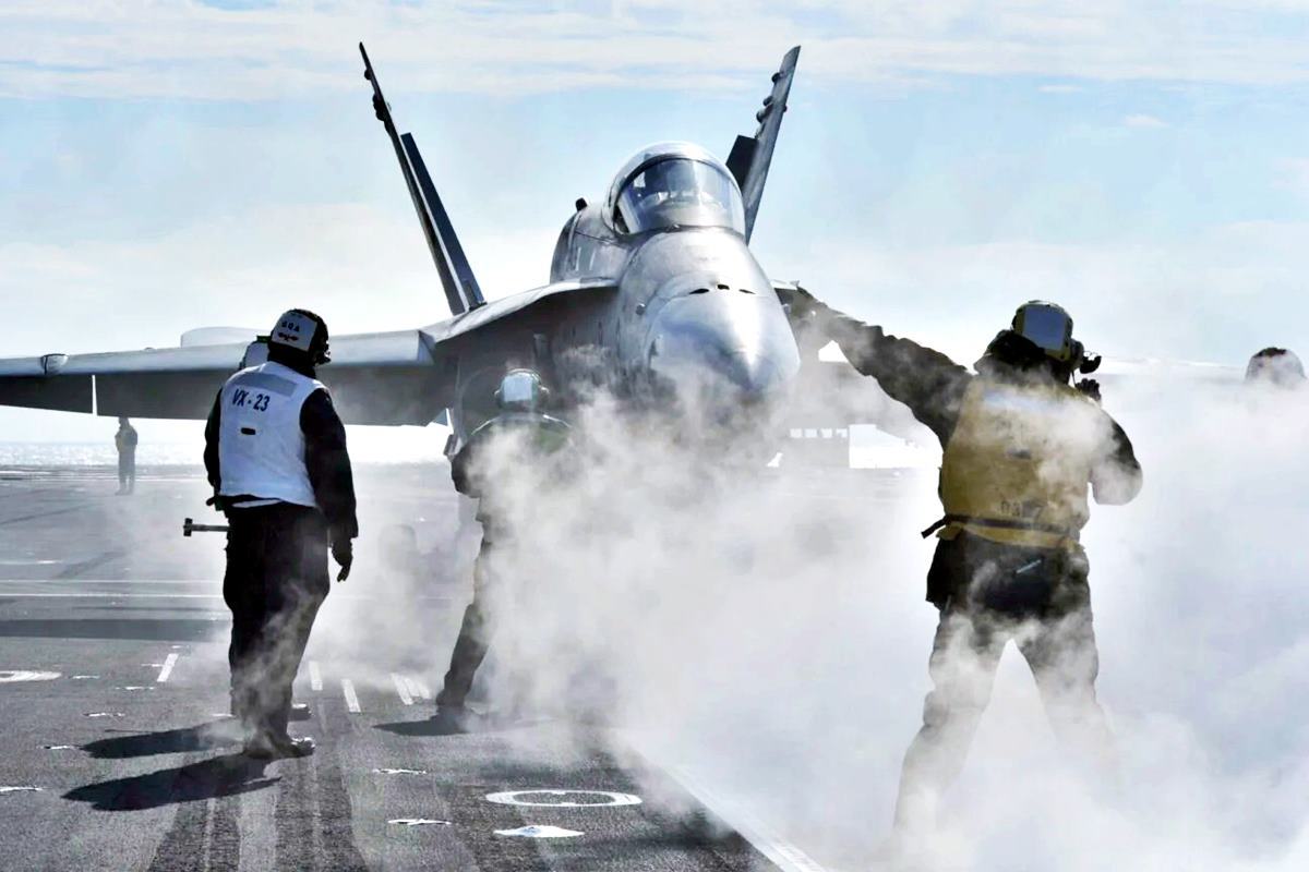 JPALS 시스템을 시험하는 F-18C 전투기 미 해군.jpg