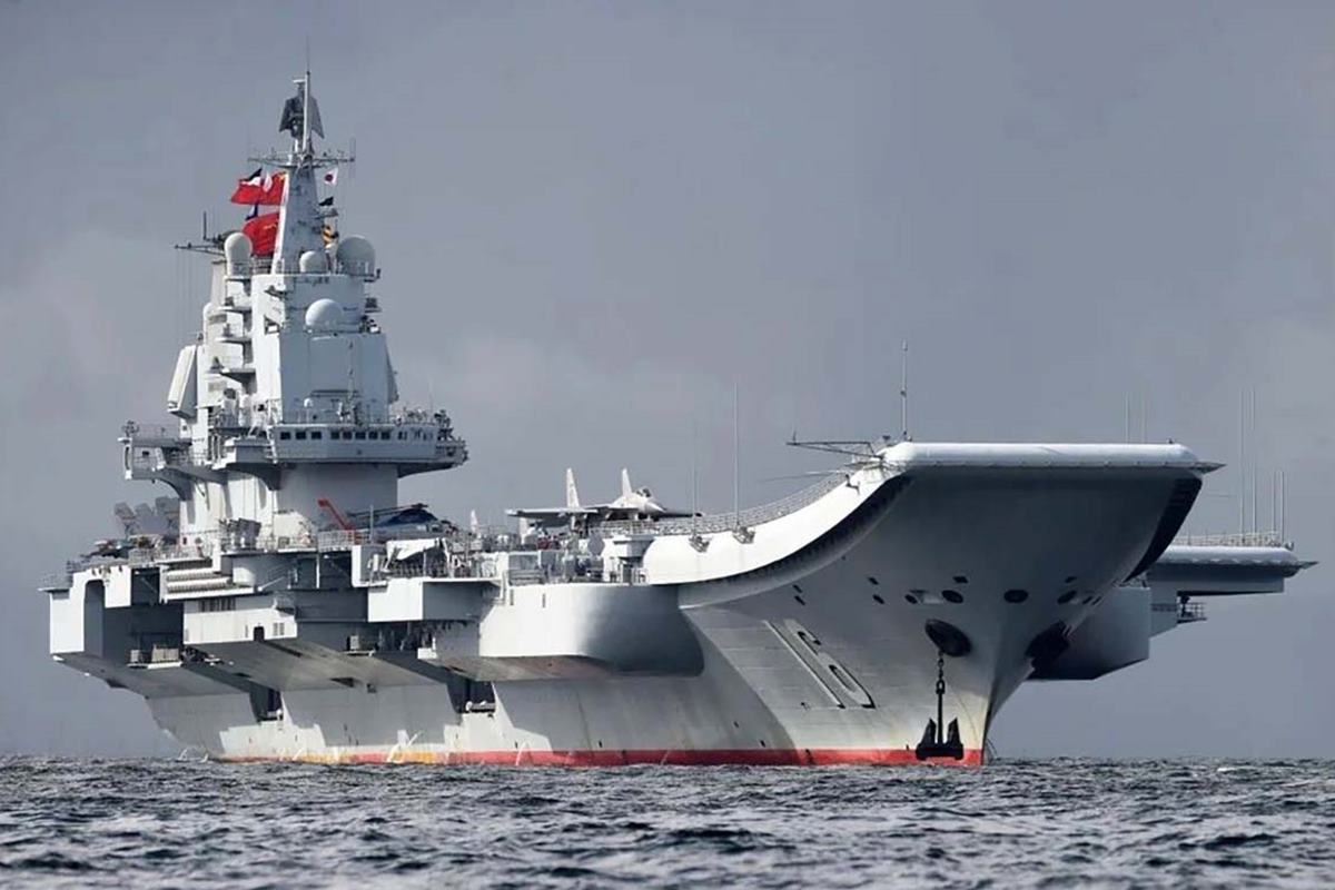 중국의 항공모함 랴오닝 함.jpg