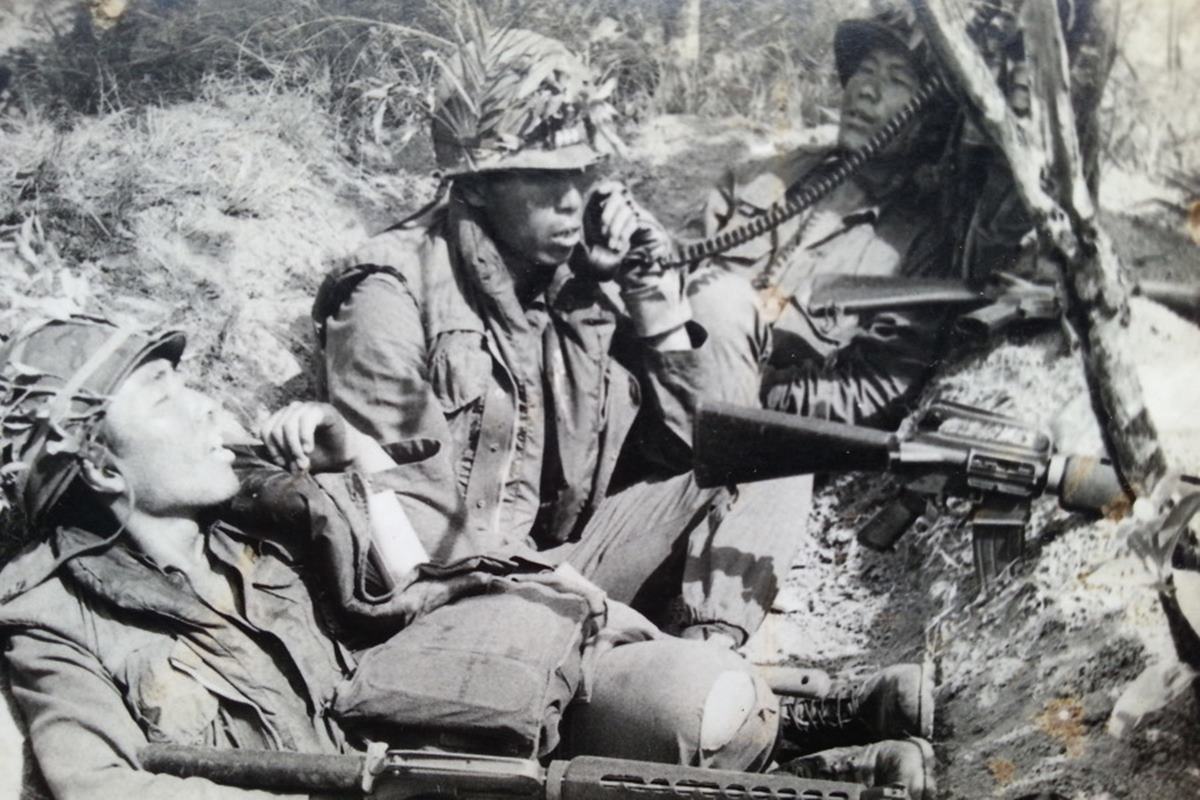 전투 중인 한국군.jpg