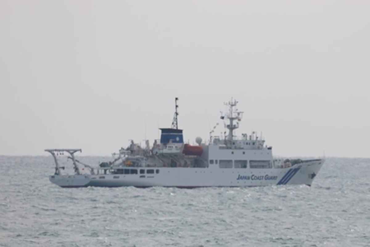 해경과 대치 중인 일본 측량선.jpg