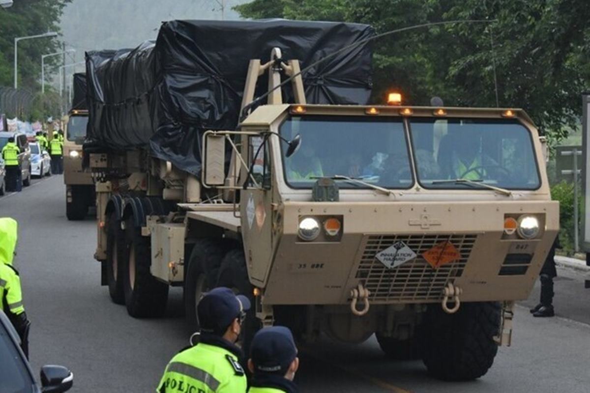 소성리 종합상황실 사드 기지로 들어가는 미사일 추정 장비.jpg
