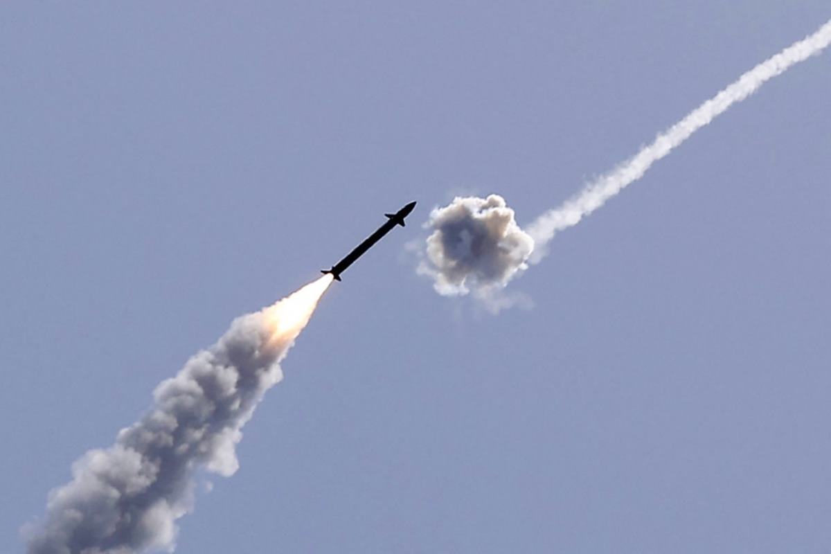 이슬람의 미사일을 격추하는 이스라엘의 미사일 사진 출처 = 'News in Germany'.jpg