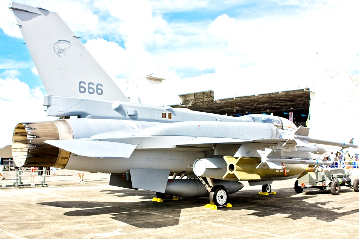 F-16.jpg