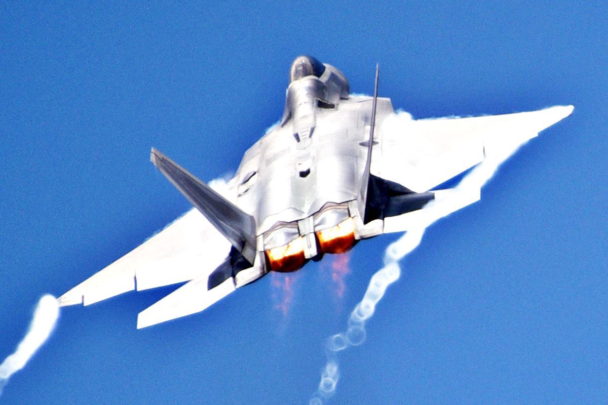 F-22 랩터 The Defense Post.jpg