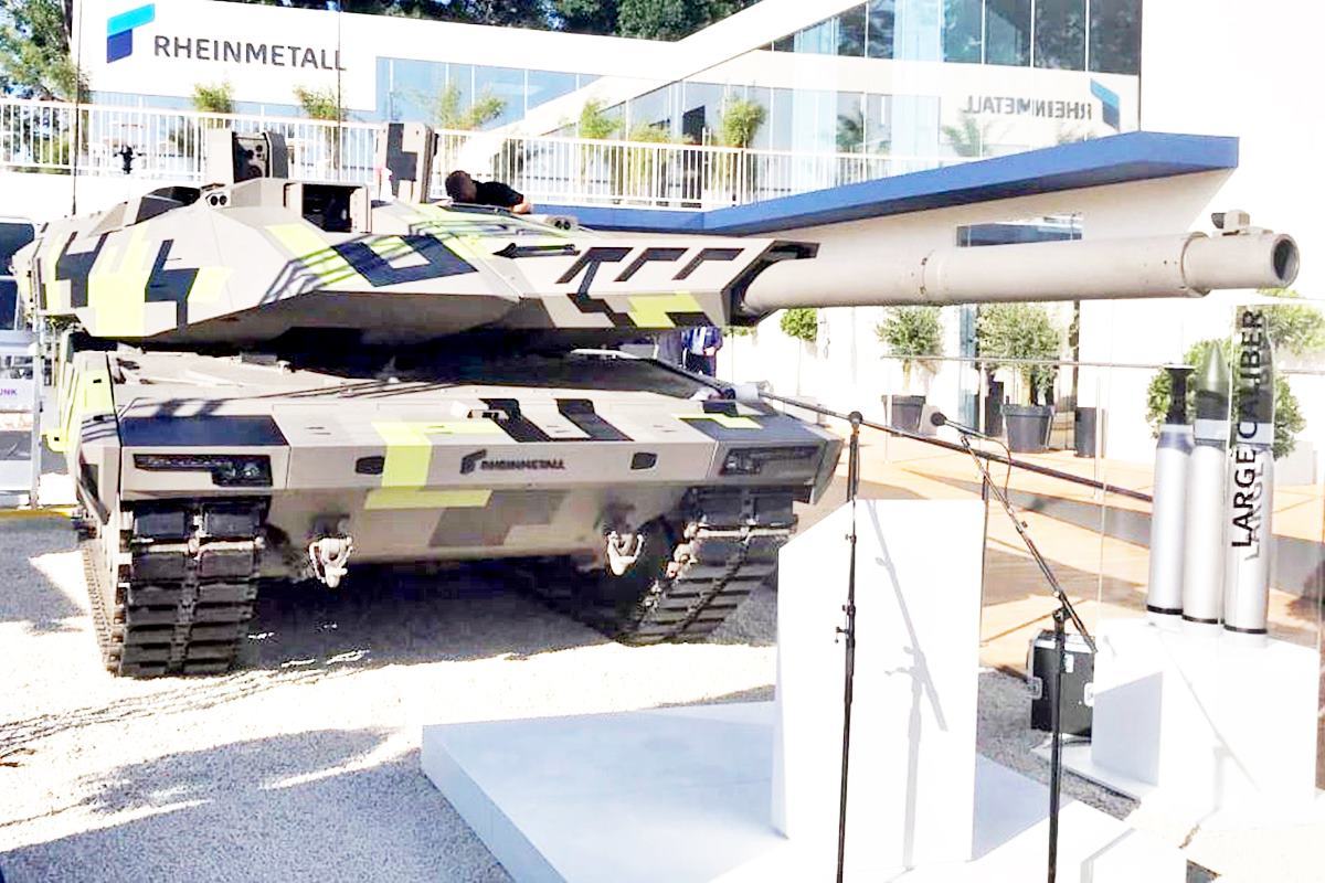 전시되어있는 라인메탈의 KF51.jpg