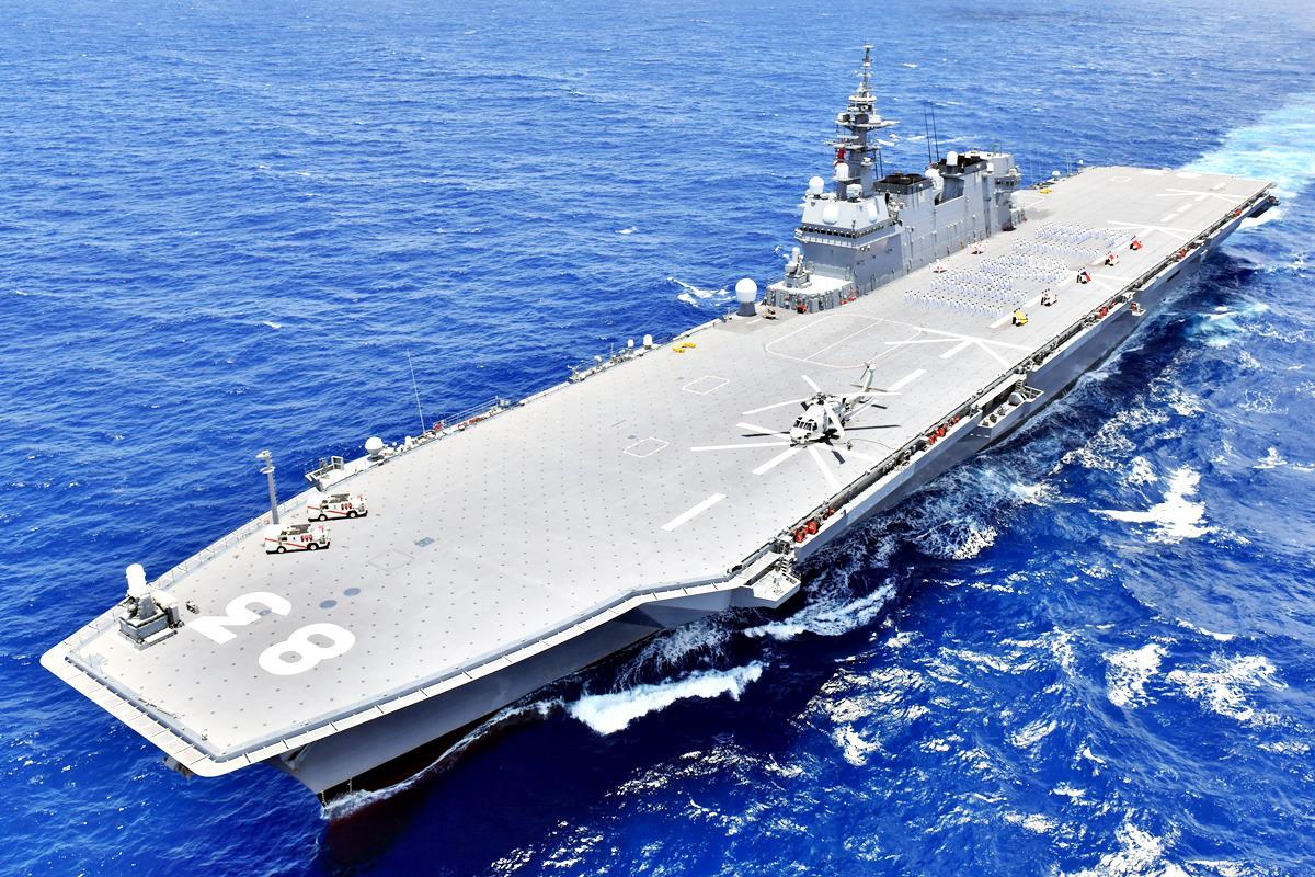 수직이착륙기로 경항모가 된 이즈모급 위키백과.jpg
