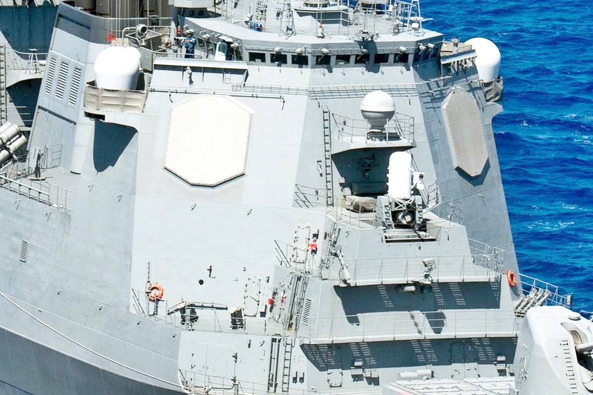 미사일을 포착해내는 레이더 시스템 Naval Post.jpg