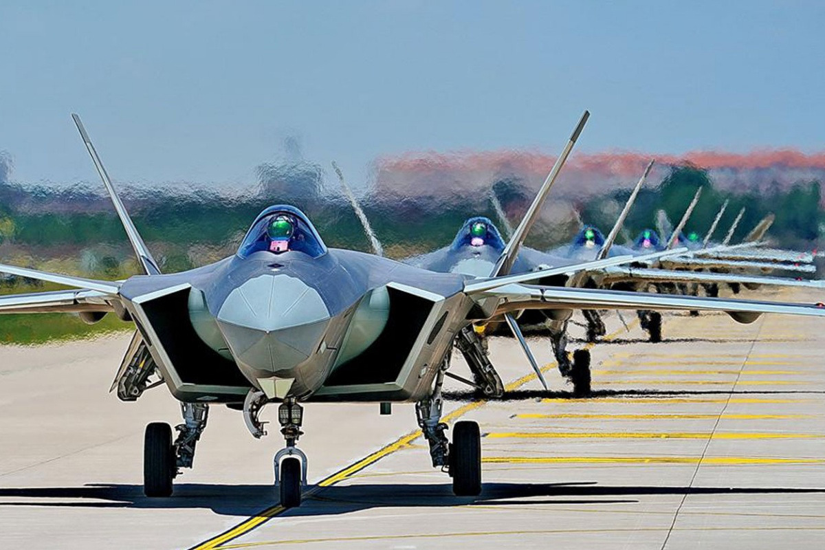 사열한 J-20.jpg