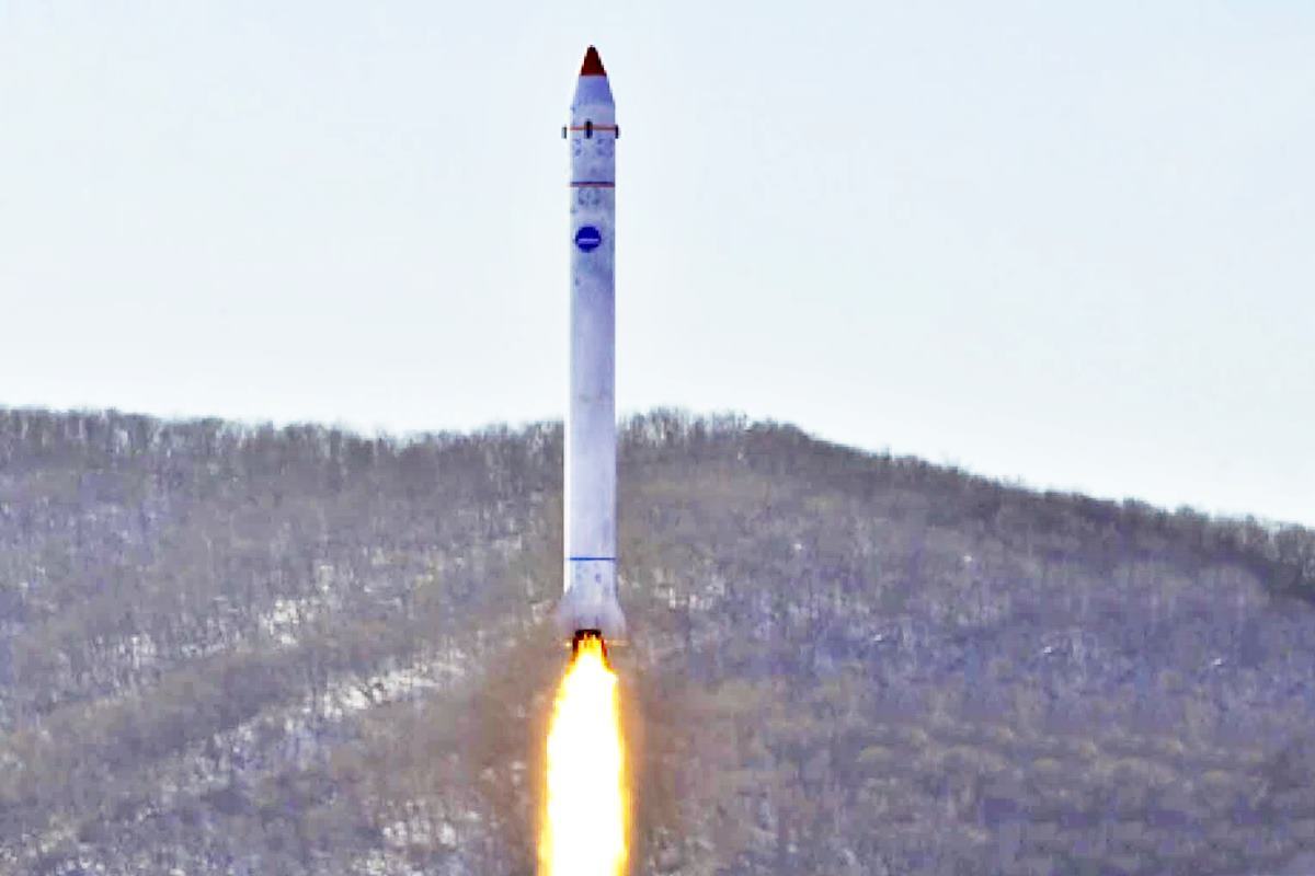 북한의 정찰 위성 시험 발사 KBS 뉴스.jpg