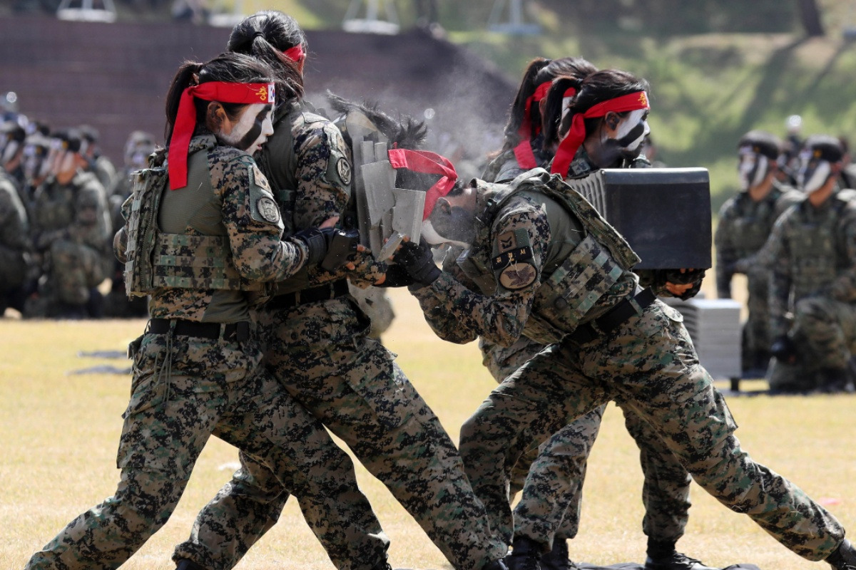 늘 제외되었으면 좋겠다는 특공무술 시연.jpg