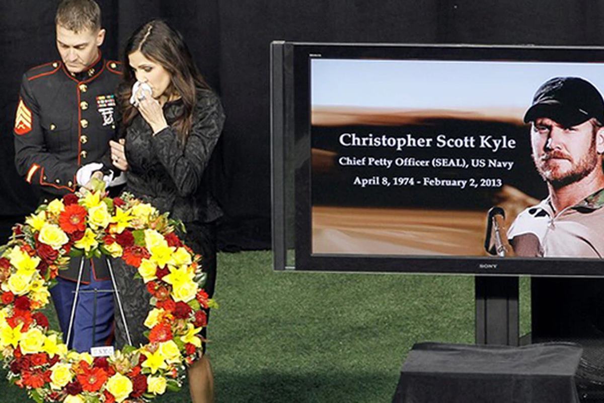 크리스 카일의 장례식 WIFR.jpg