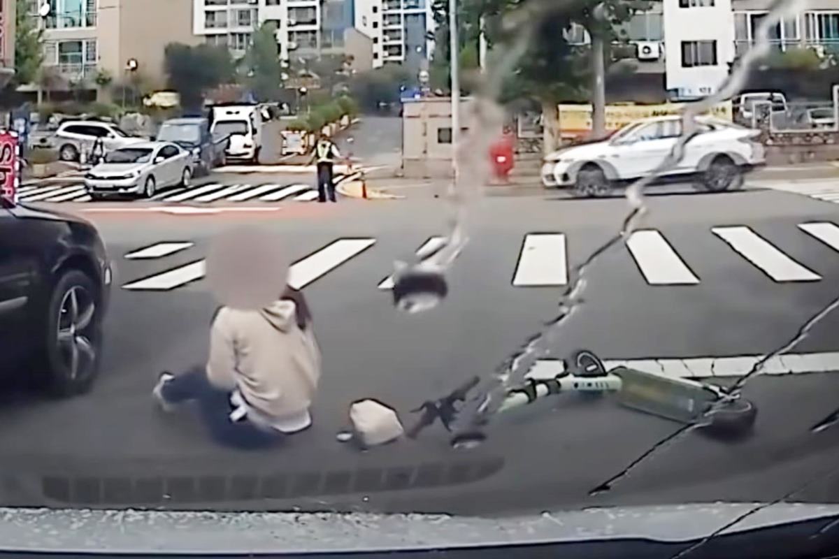 혼자 넘어졌는데 과실 책정된 사고 사진 출처 = Youtube '한문철TV'.jpg