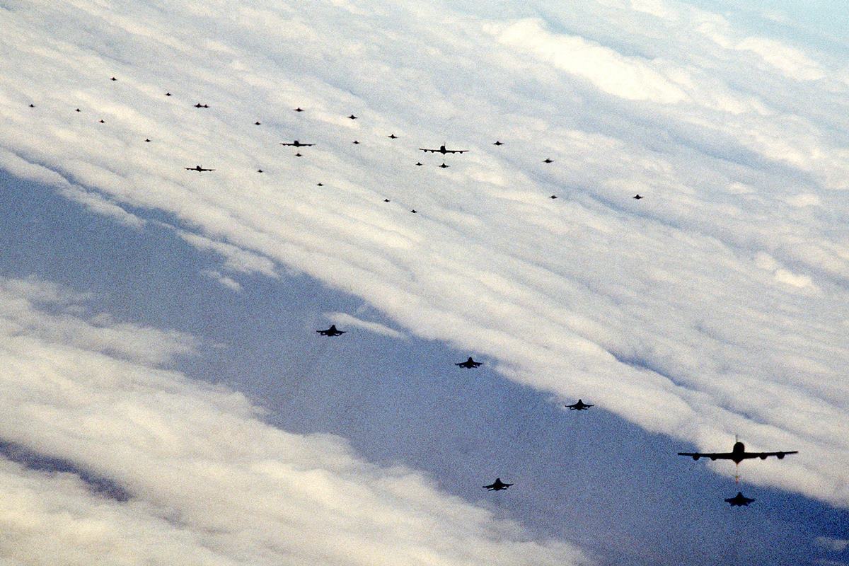 사막의 폭풍 작전 당시 미군 전투기 편대 유용원의 군사세계.jpg