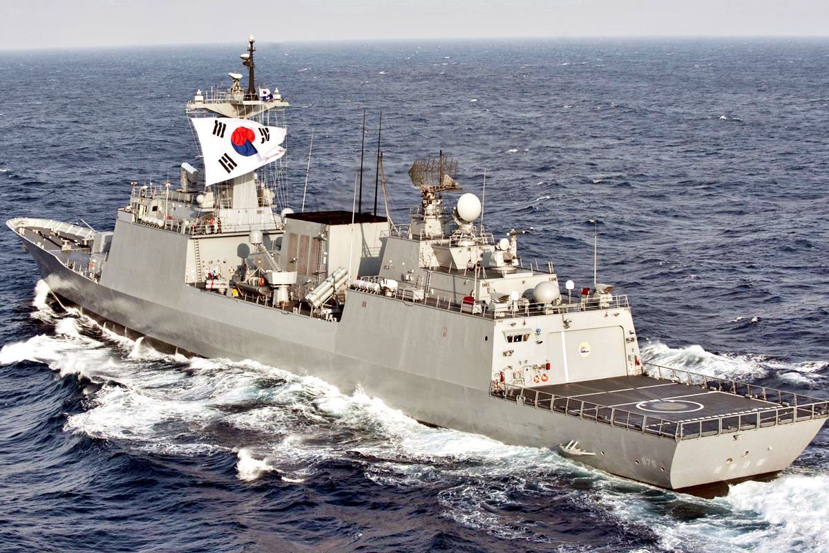 대한민국 해군의 문무대왕 구축함 The Japan Times.jpg