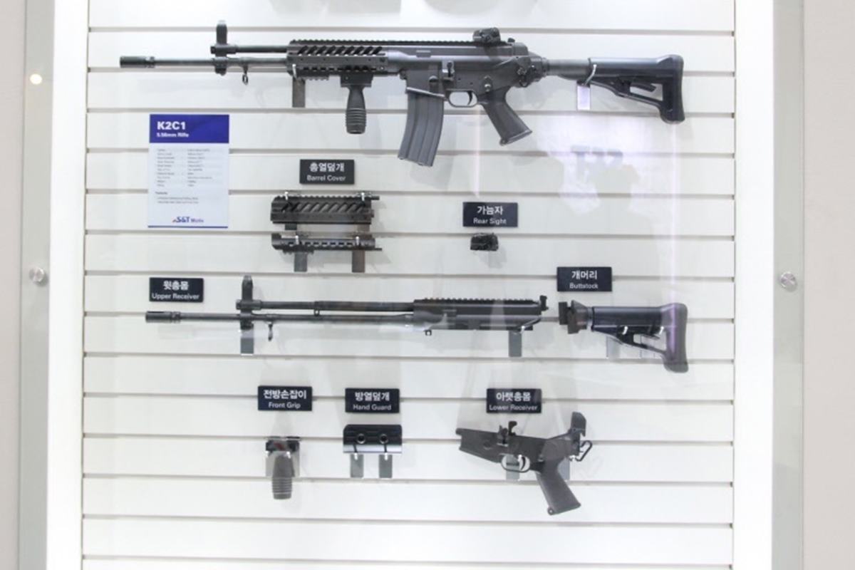 수출 시장에 전시된 K2C1.jpg