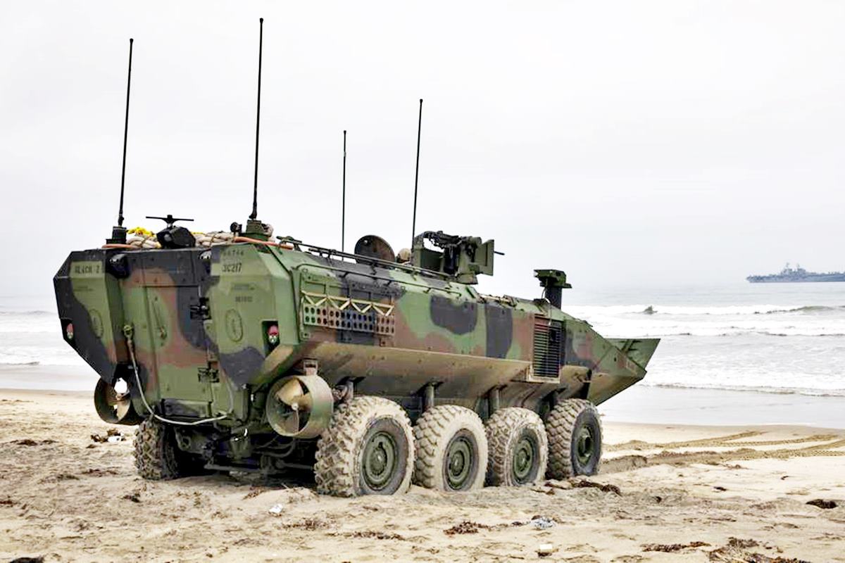 미 해병대 소속의 상륙전투차량 미 해군.jpg