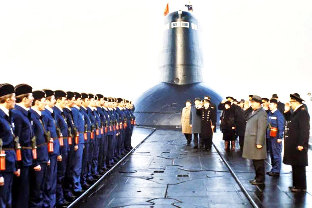 돈스코이 타이푼급에 방문한 고르바초프 Reddit.jpg