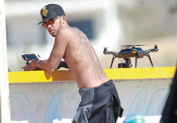 12celibrity-hamilton (2)_opt.jpg