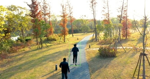 200121 autofollow.jpg