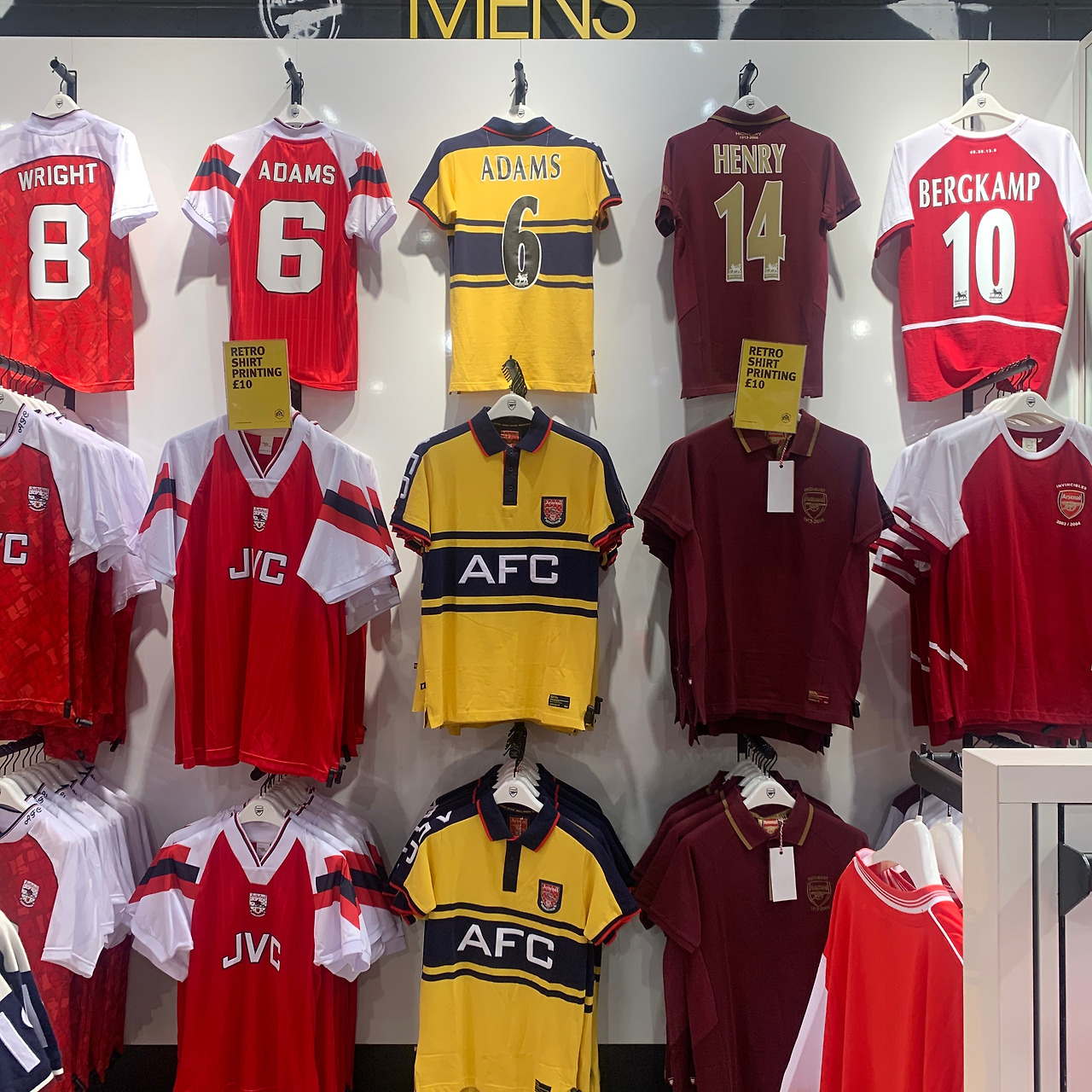 아머리에 판매중인 기념 티샤스.jpg