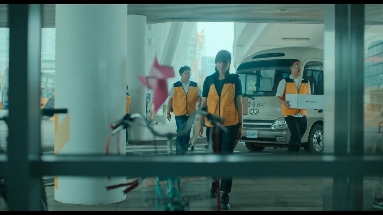 Goodbye Earth.2024.S01E04.1080p.NF.WEB-DL.DDP5.1.Atmos.H.264-AYA.mkv_20240427_074712.650.jpg