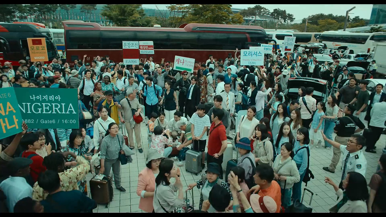 Goodbye Earth.2024.S01E01.1080p.NF.WEB-DL.DDP5.1.Atmos.H.264-AYA.mkv_20240427_074943.266.jpg