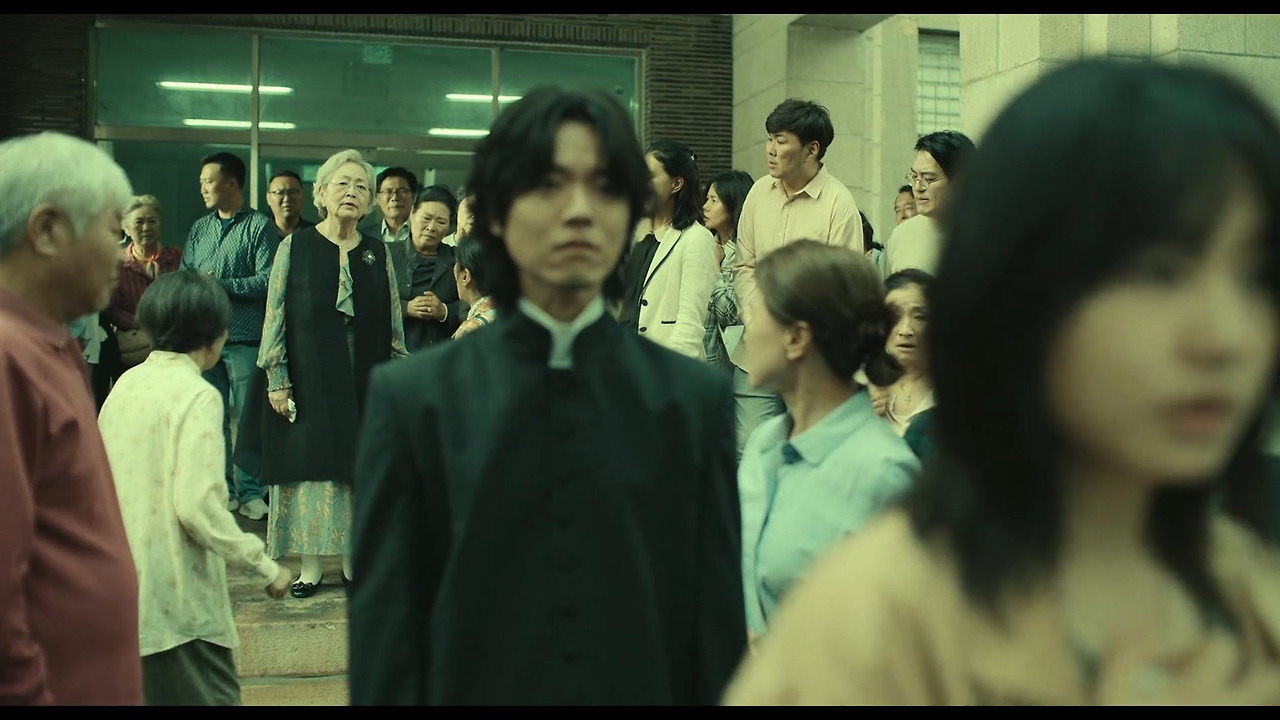 Goodbye Earth.2024.S01E01.1080p.NF.WEB-DL.DDP5.1.Atmos.H.264-AYA.mkv_20240427_075025.266.jpg